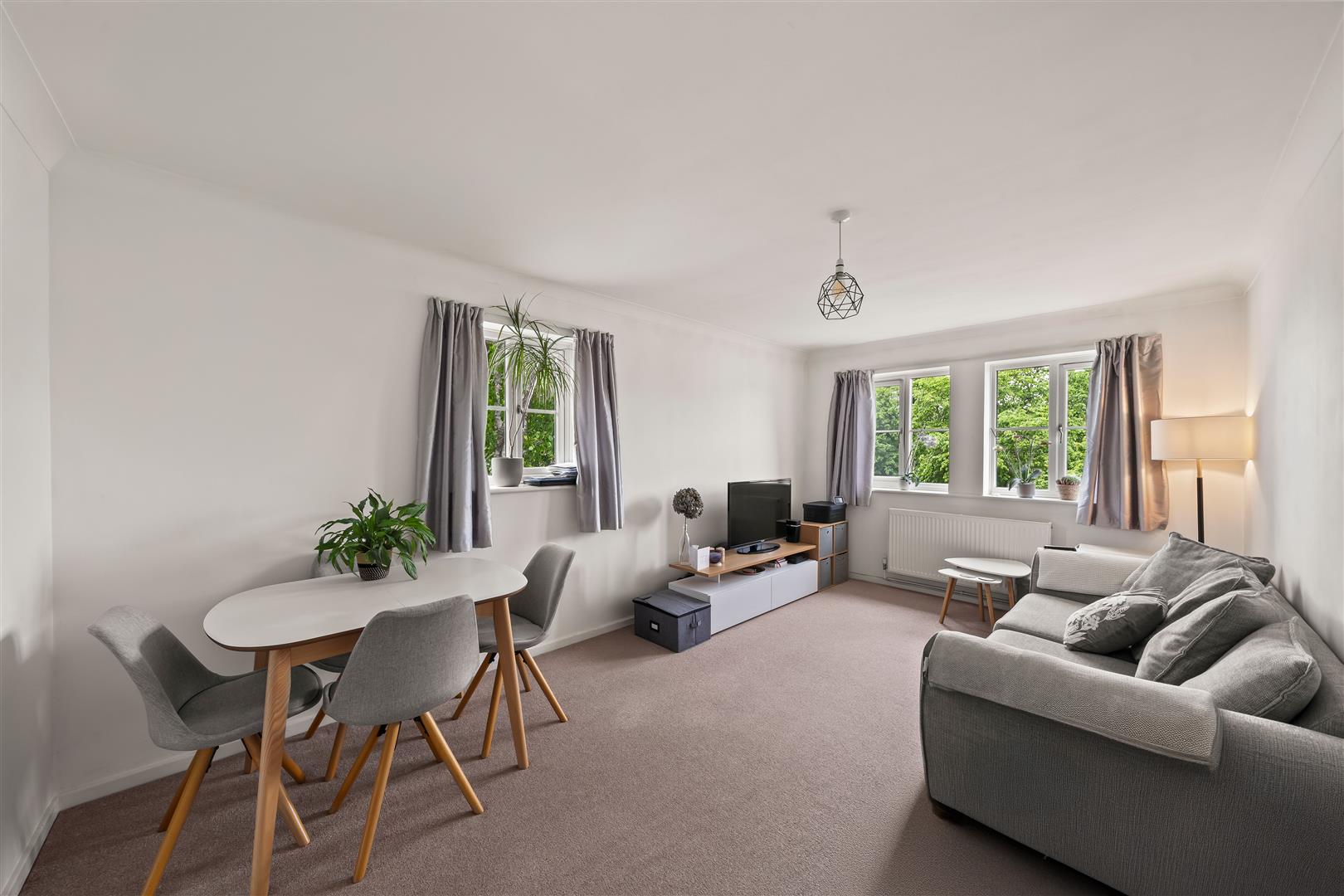 2 bed property in Mulgrave Road, Sutton